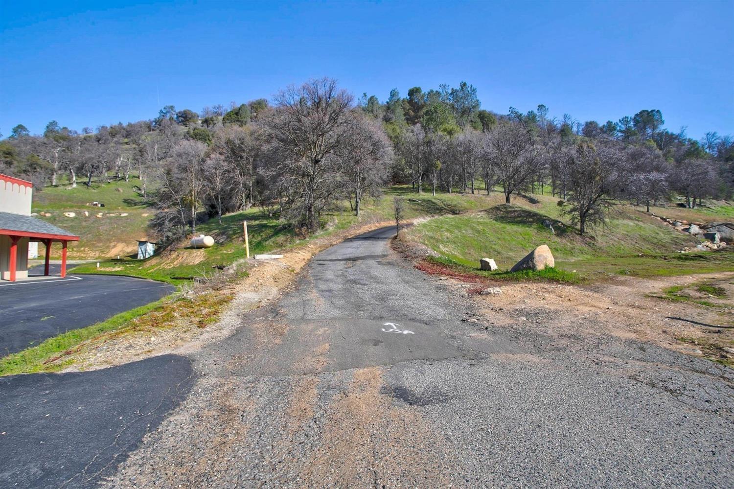 1 Hummingbird Ln, Coarsegold, CA 93614
