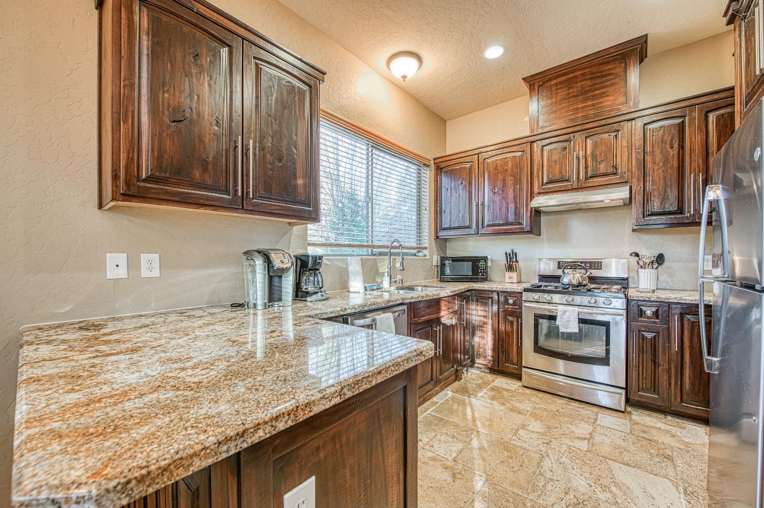 40722 Village Pass Ln, Shaver Lake, CA 93664