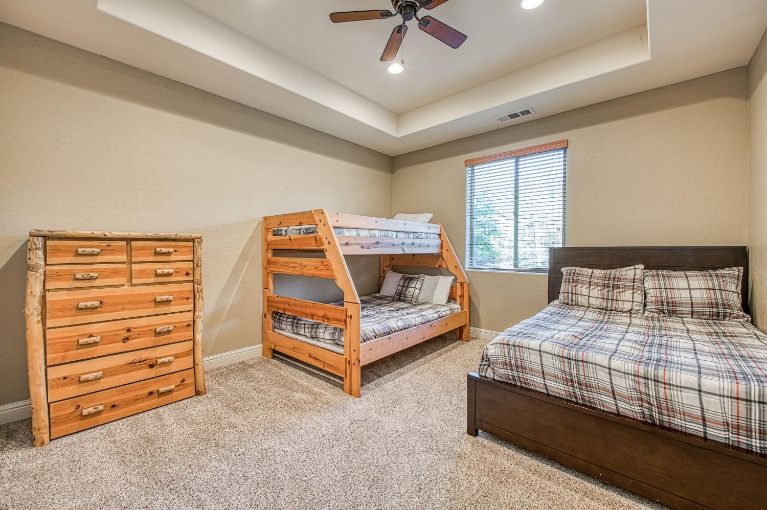 40722 Village Pass Ln, Shaver Lake, CA 93664