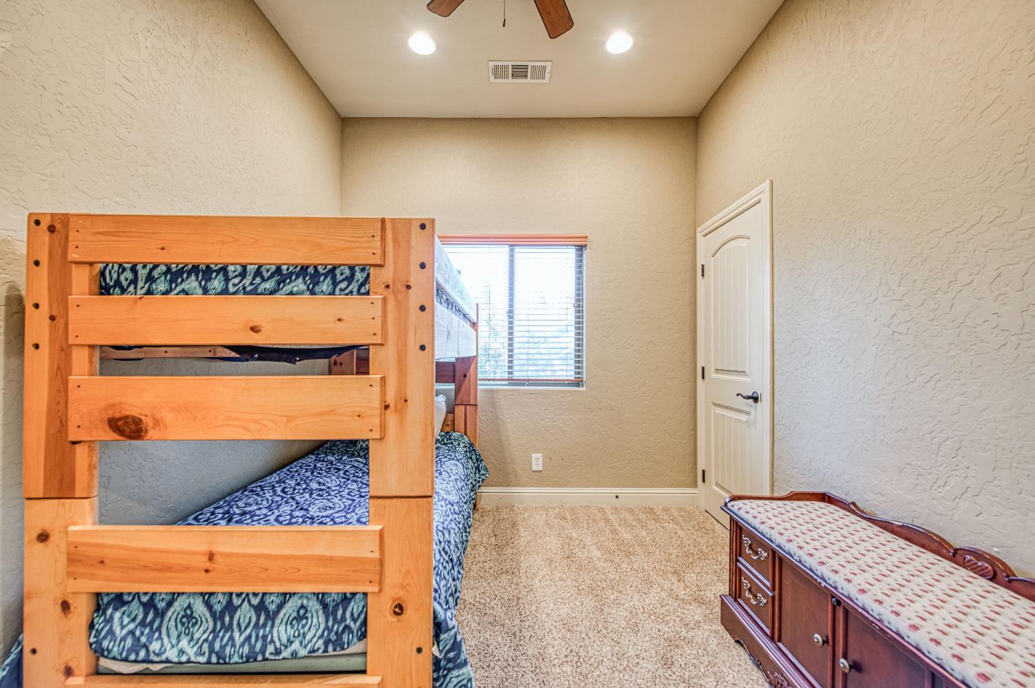 40722 Village Pass Ln, Shaver Lake, CA 93664