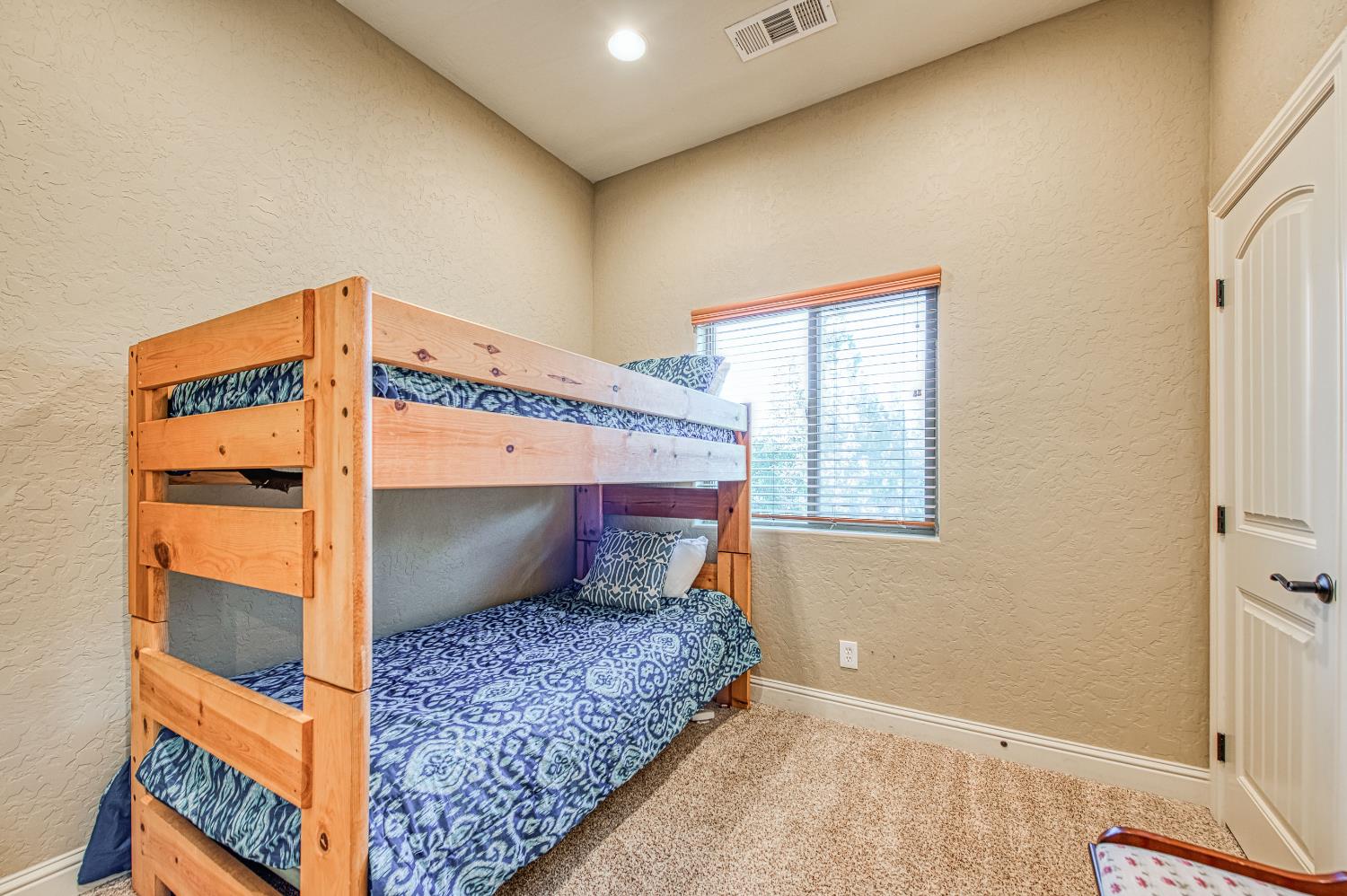 40722 Village Pass Ln, Shaver Lake, CA 93664