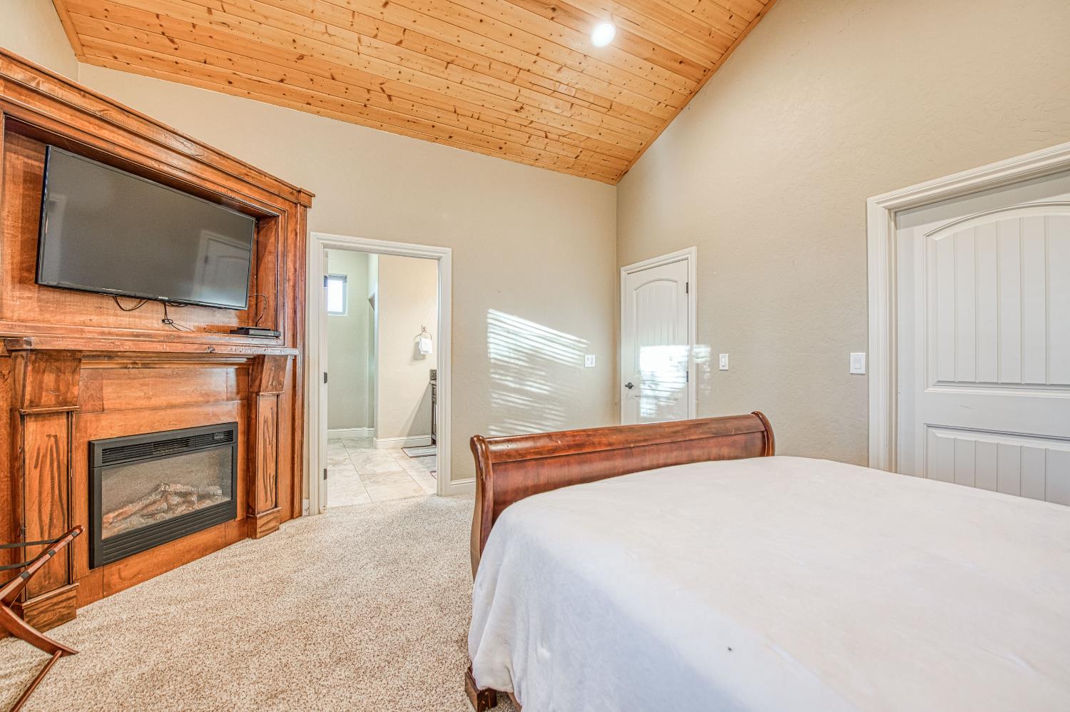 40722 Village Pass Ln, Shaver Lake, CA 93664