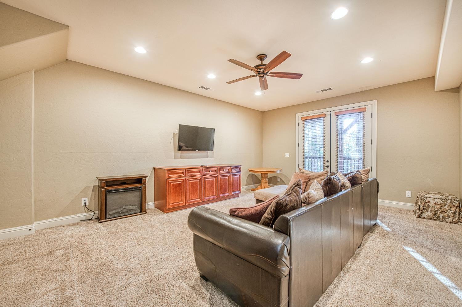 40722 Village Pass Ln, Shaver Lake, CA 93664