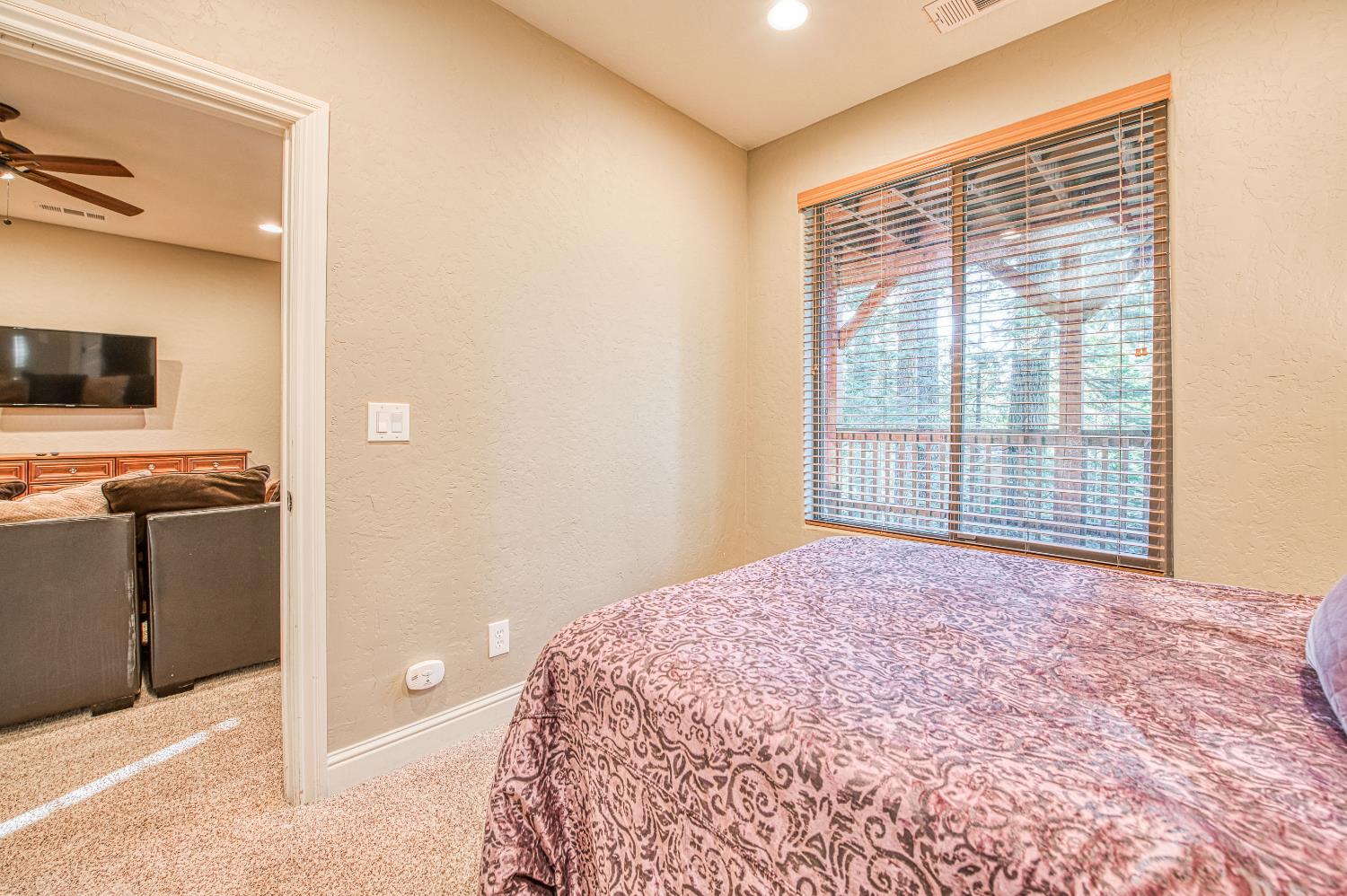 40722 Village Pass Ln, Shaver Lake, CA 93664