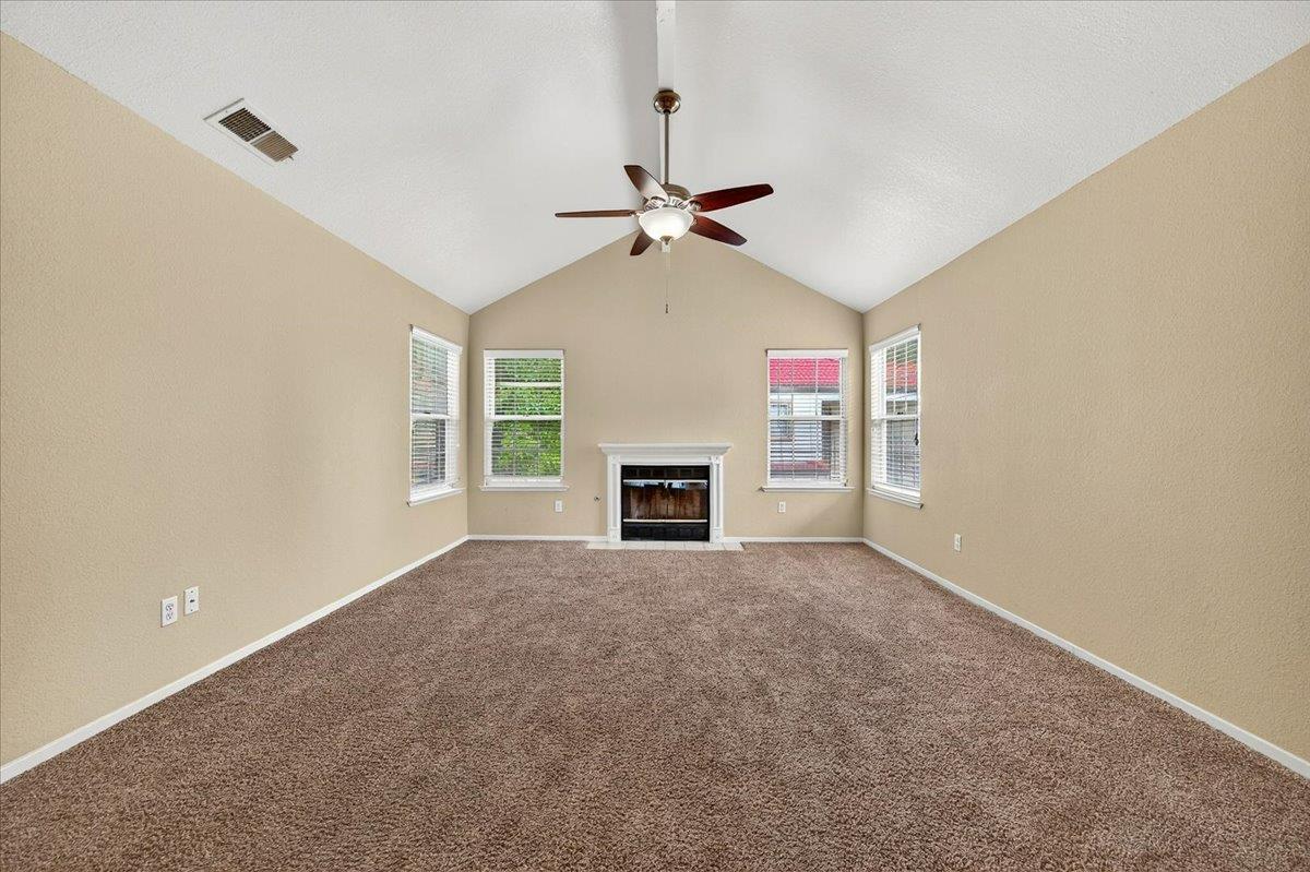 8153 N Cedar Ave #212, Fresno, CA 93720