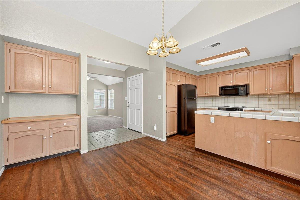 8153 N Cedar Ave #212, Fresno, CA 93720