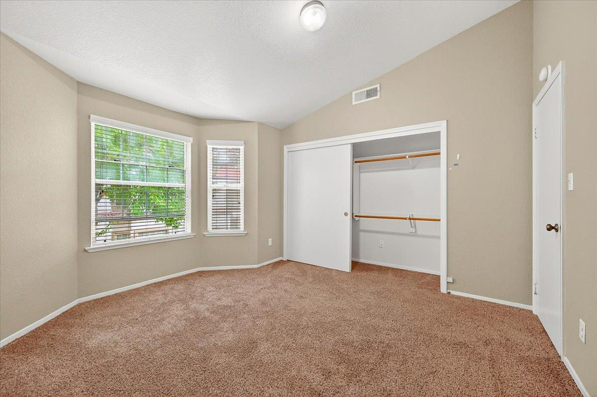 8153 N Cedar Ave #212, Fresno, CA 93720