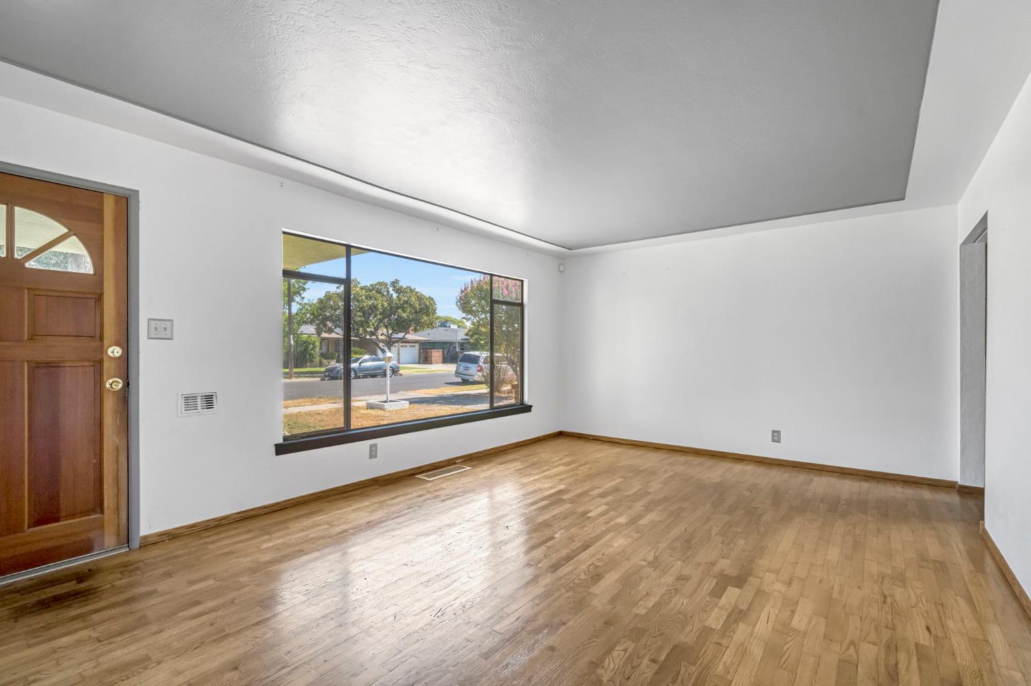 3703 N Augusta St, Fresno, CA 93726