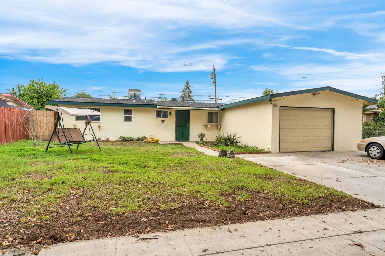 1240 N Bailey Ave, Fresno, CA 93727