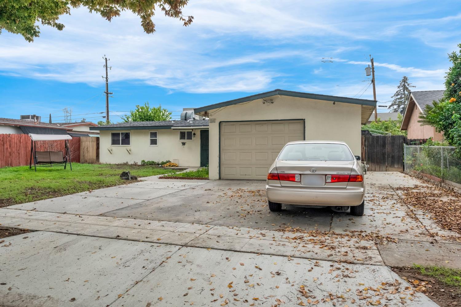1240 N Bailey Ave, Fresno, CA 93727