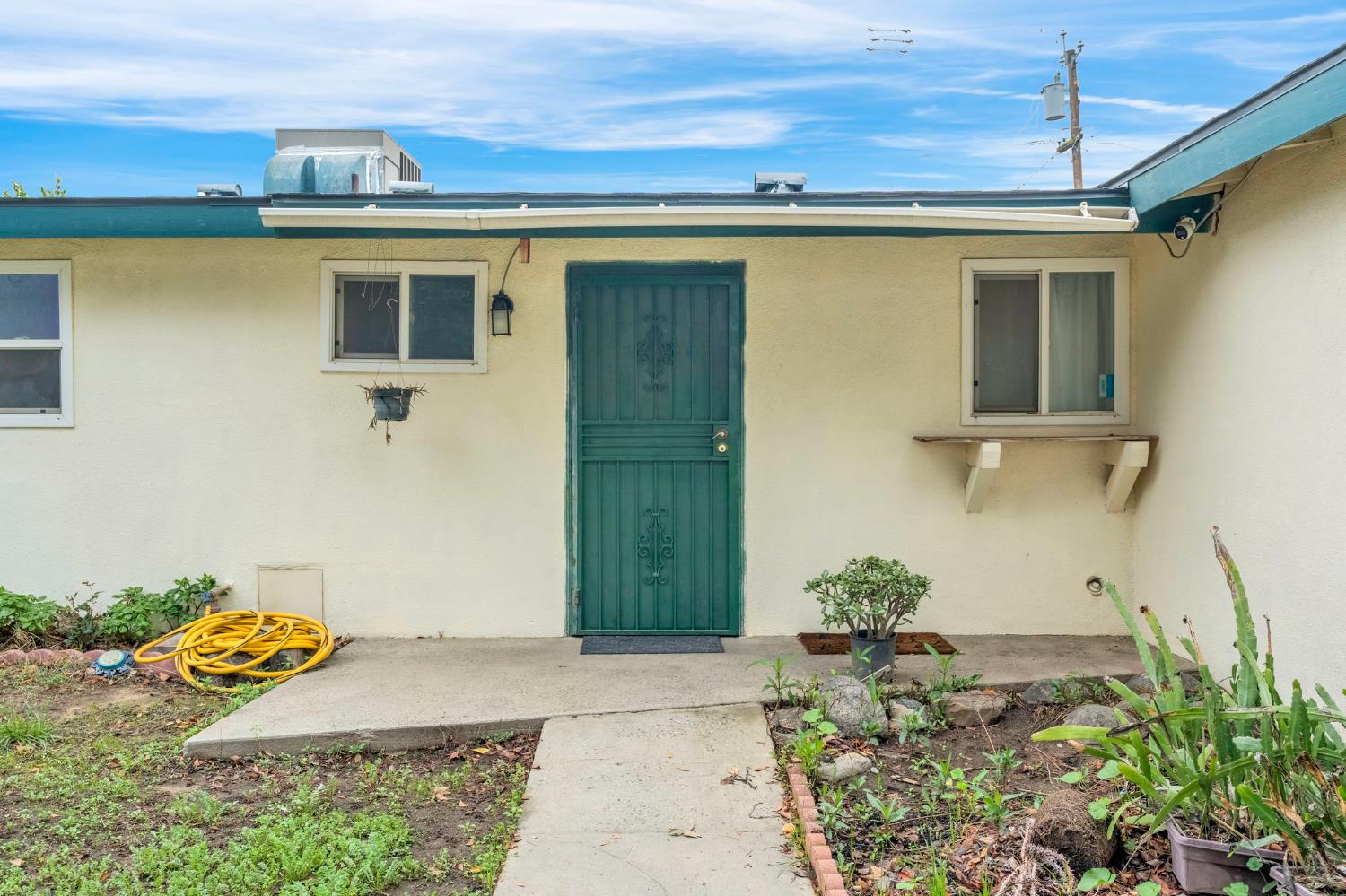 1240 N Bailey Ave, Fresno, CA 93727