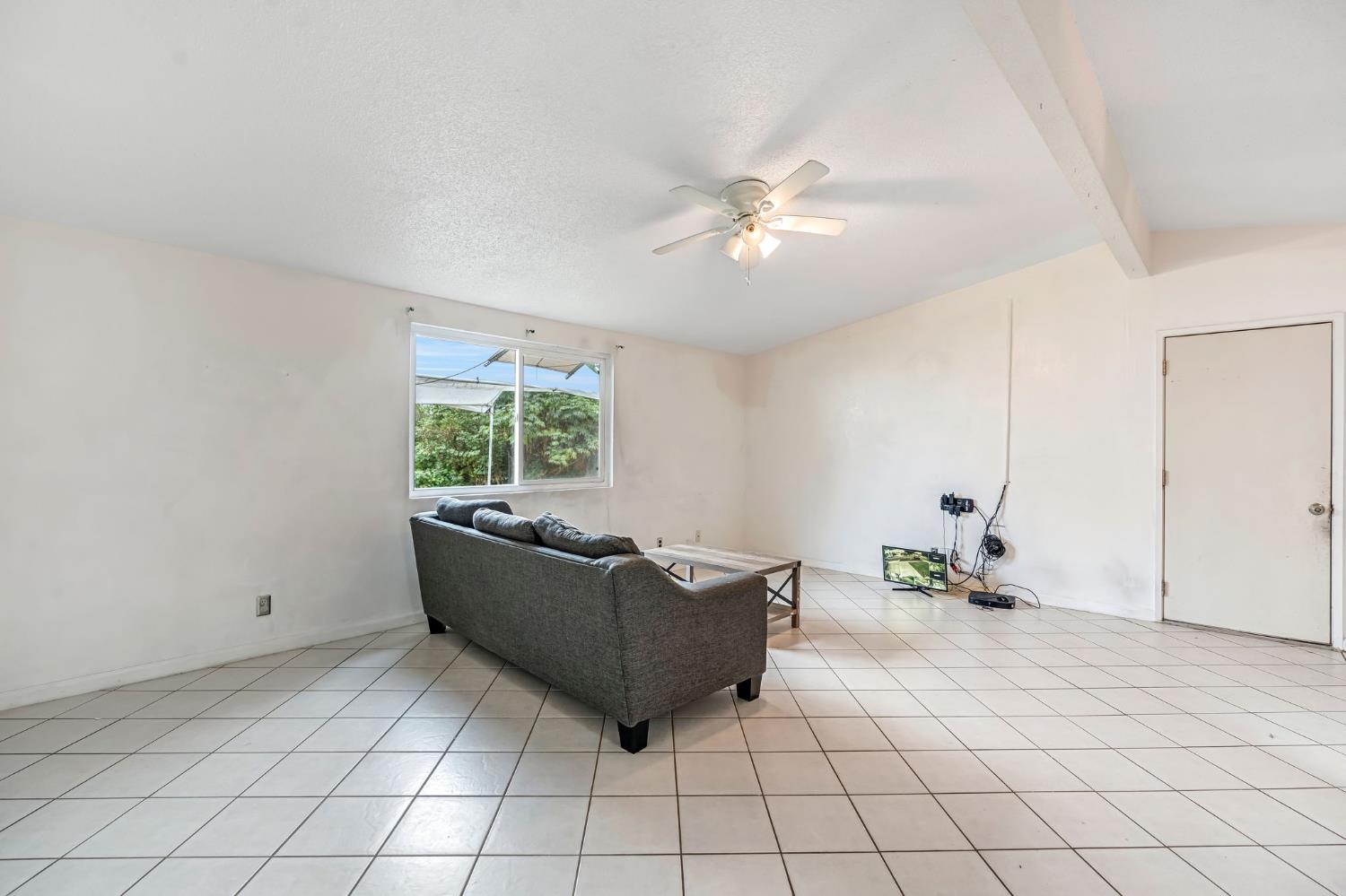 1240 N Bailey Ave, Fresno, CA 93727