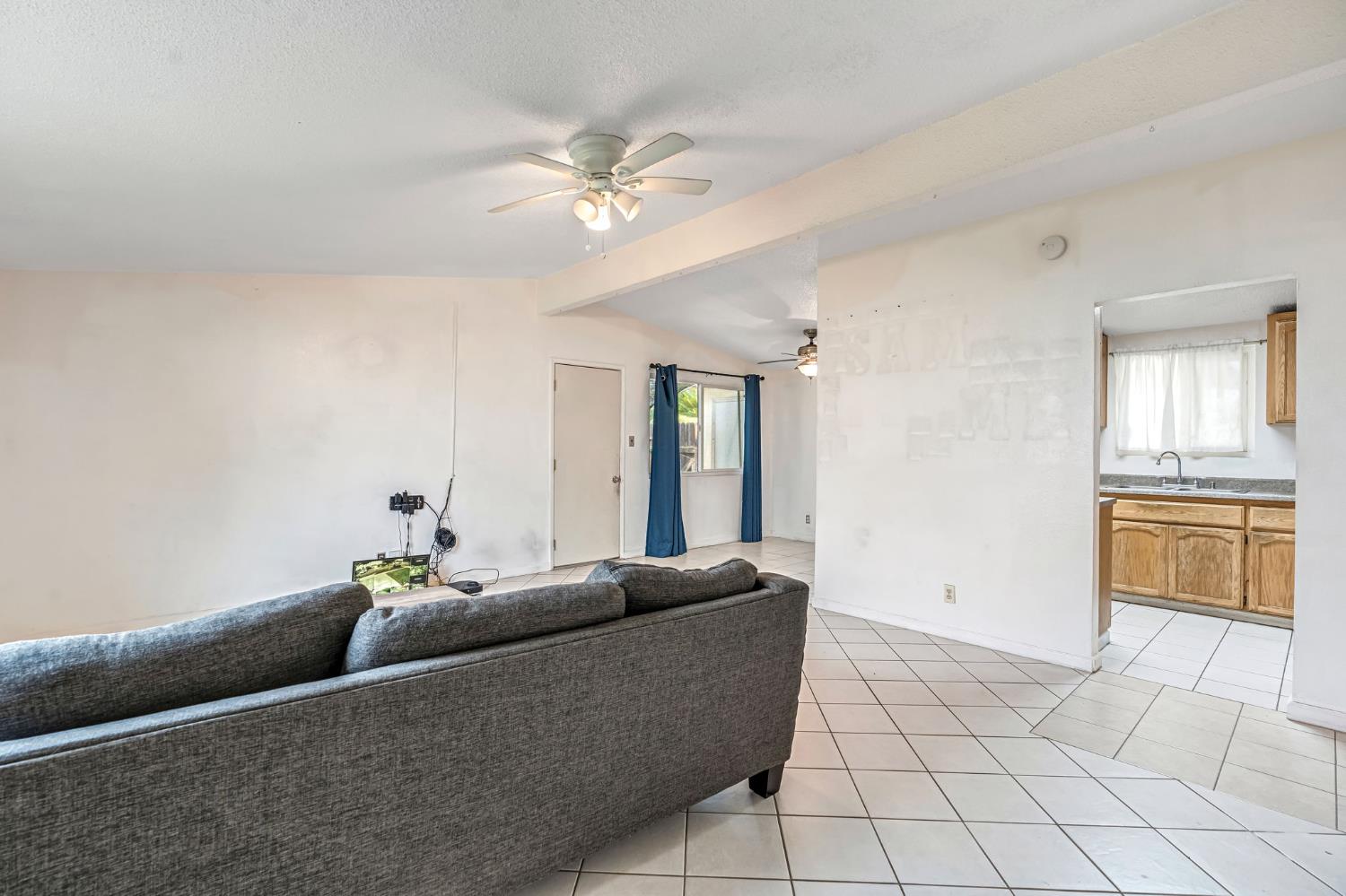 1240 N Bailey Ave, Fresno, CA 93727