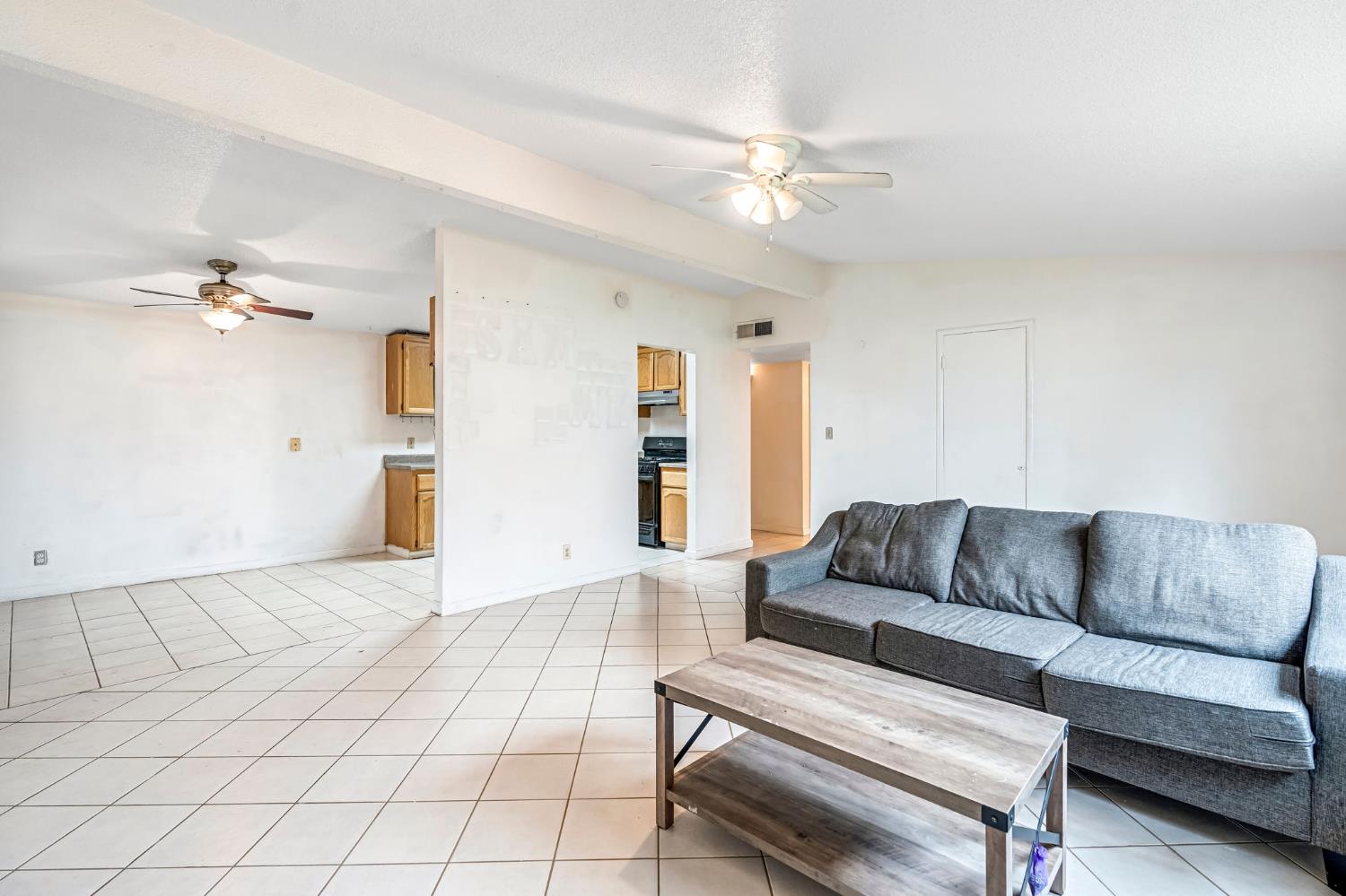 1240 N Bailey Ave, Fresno, CA 93727