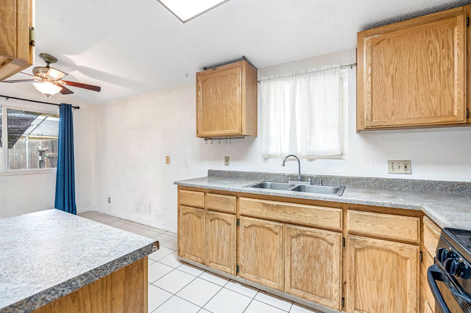 1240 N Bailey Ave, Fresno, CA 93727