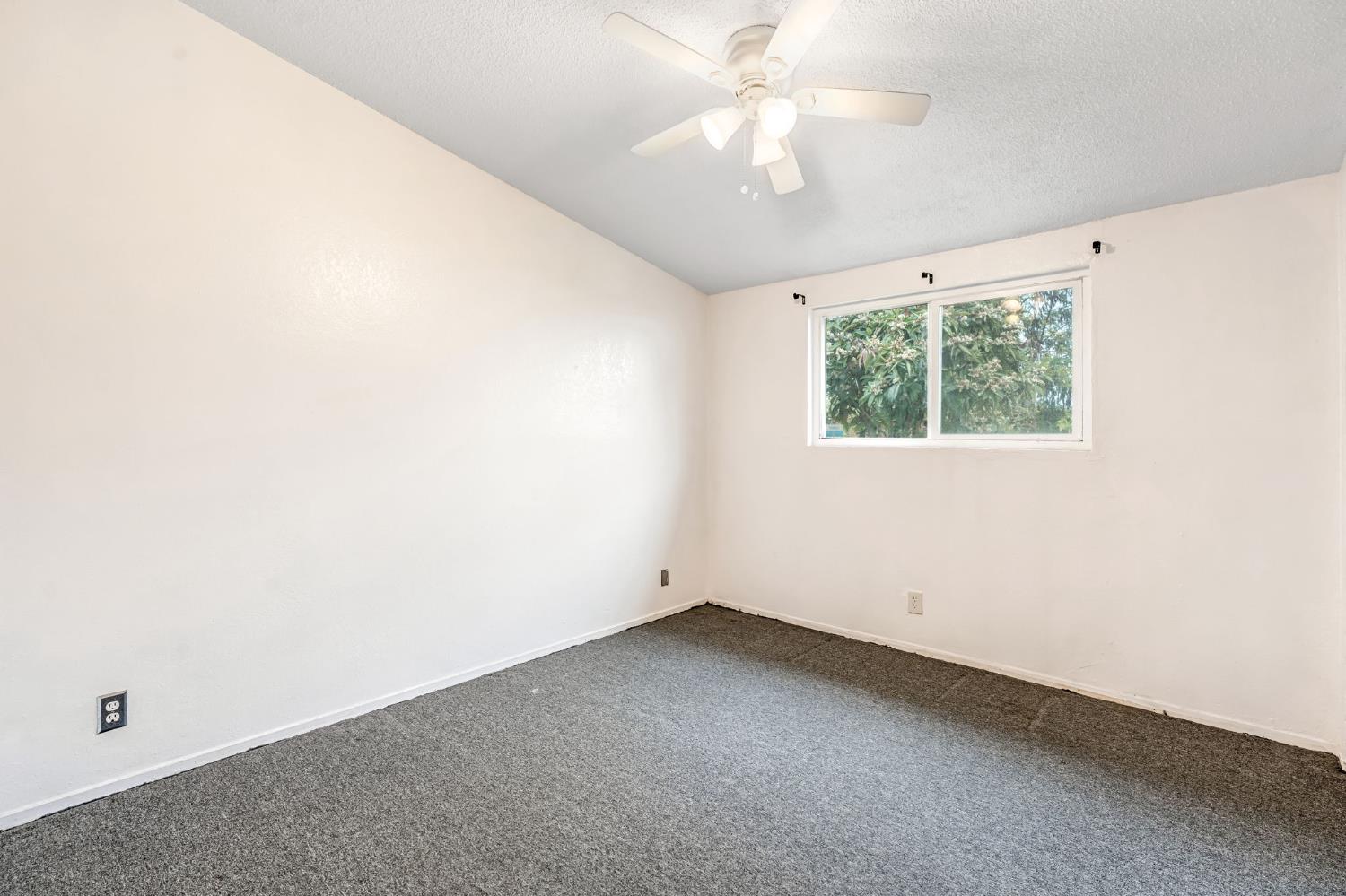 1240 N Bailey Ave, Fresno, CA 93727