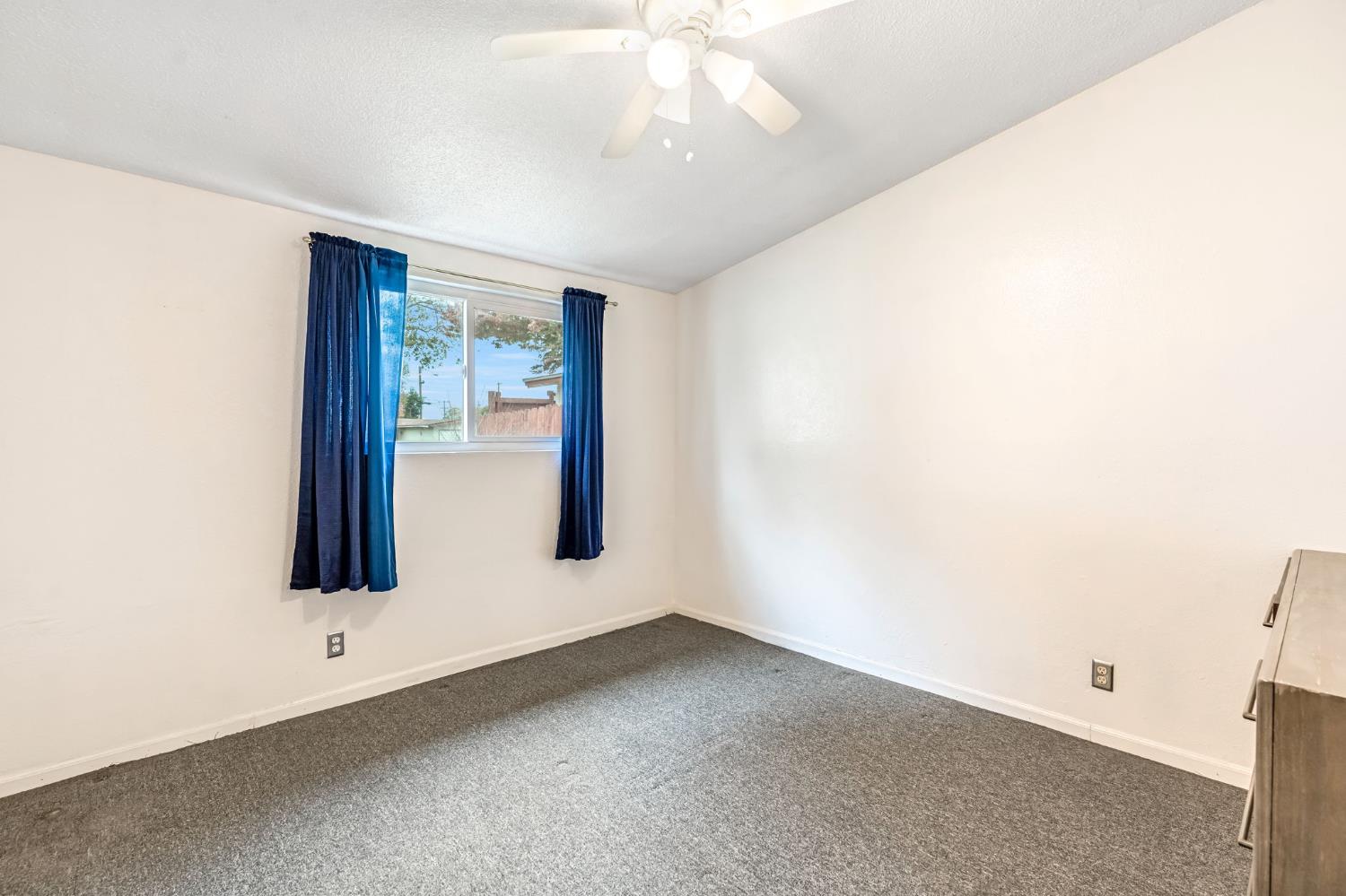 1240 N Bailey Ave, Fresno, CA 93727