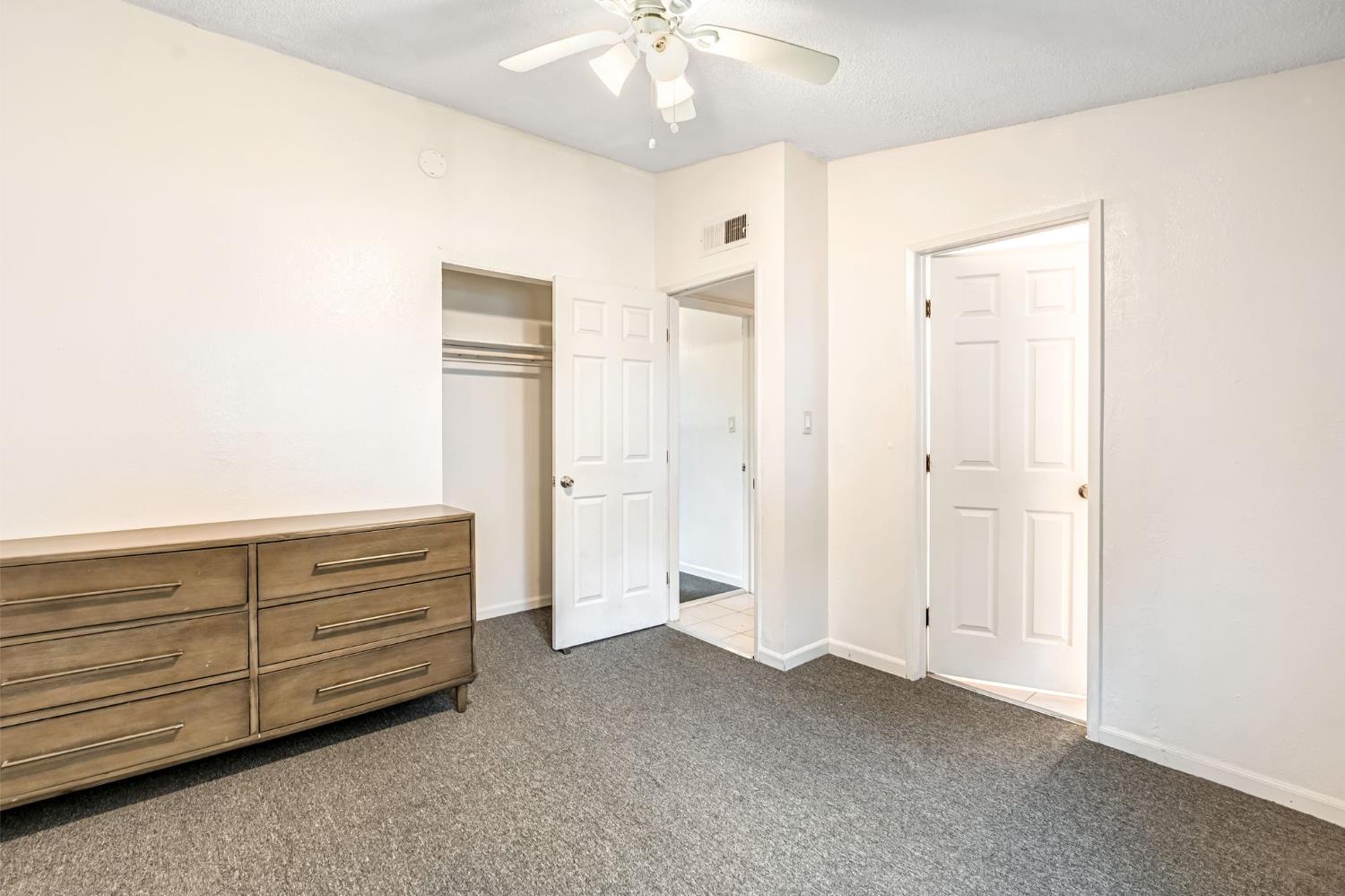 1240 N Bailey Ave, Fresno, CA 93727