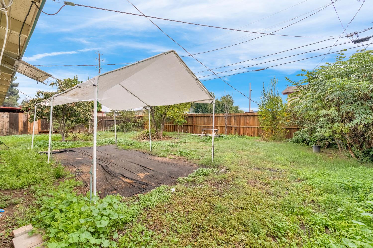 1240 N Bailey Ave, Fresno, CA 93727