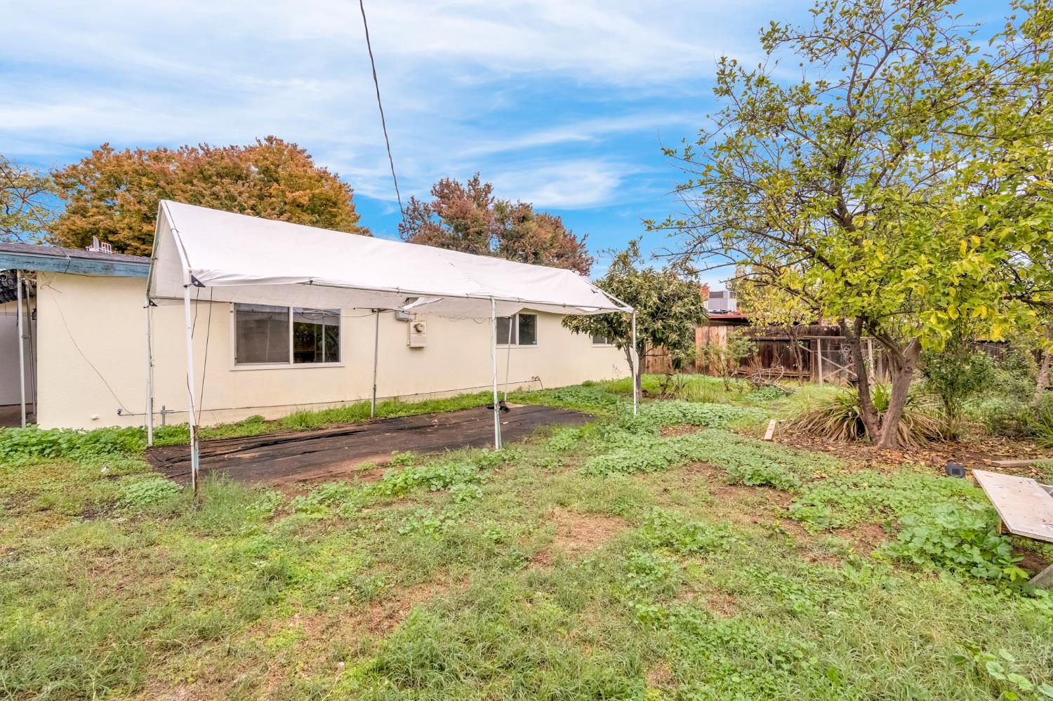 1240 N Bailey Ave, Fresno, CA 93727