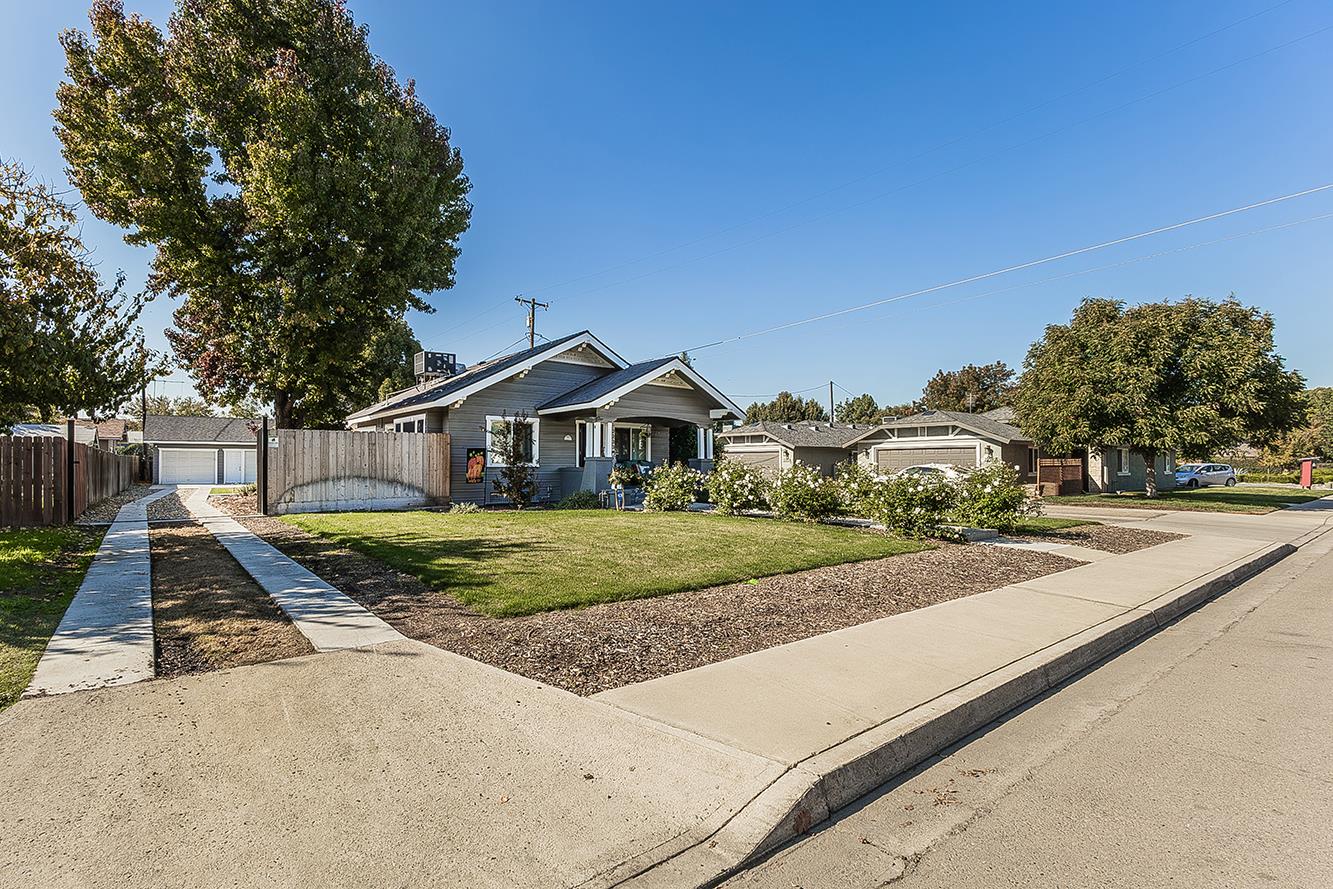 2233 14th Ave, Kingsburg, CA 93631