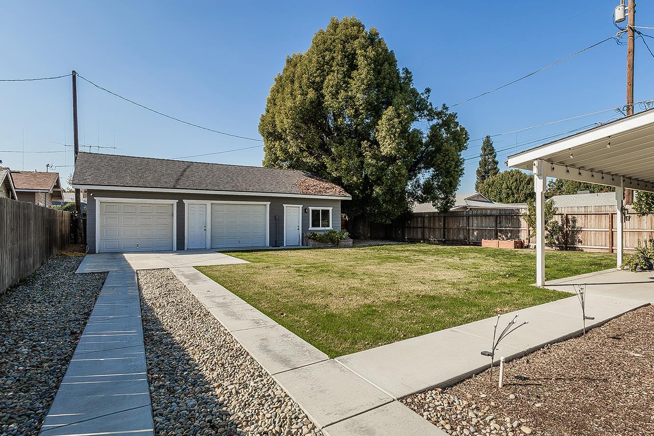 2233 14th Ave, Kingsburg, CA 93631
