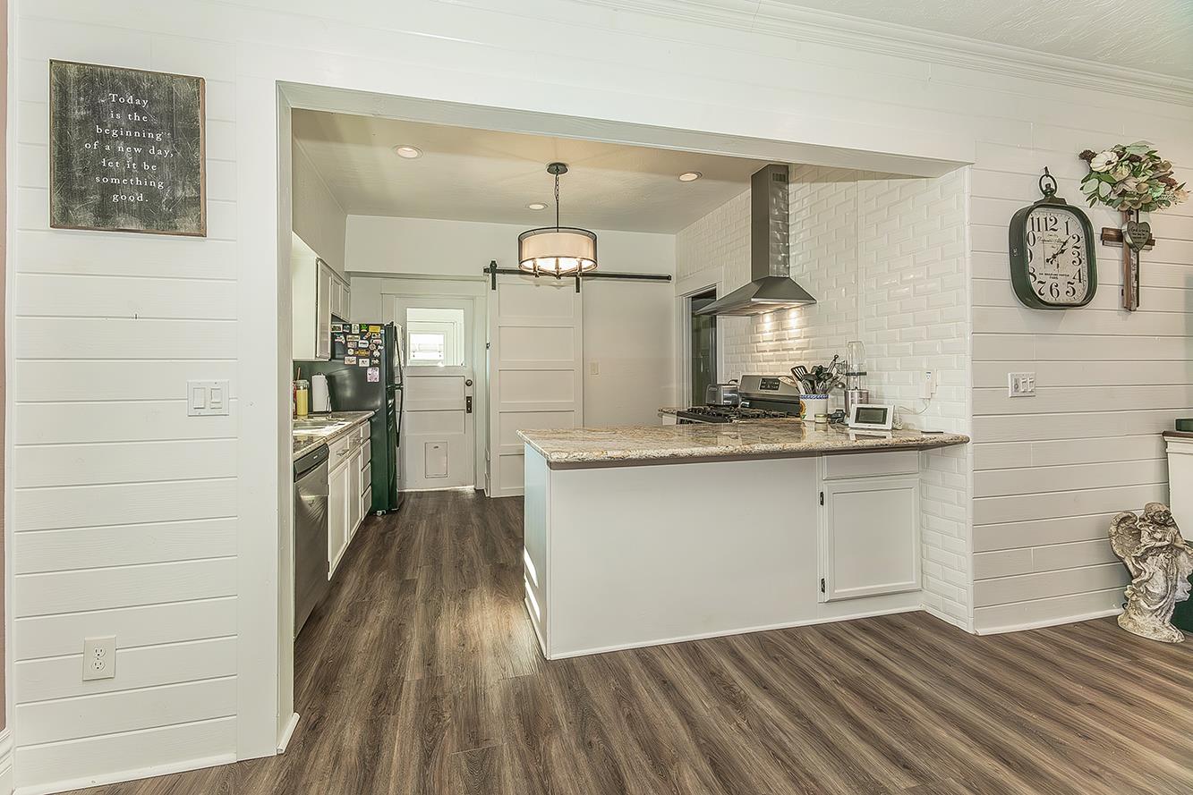 2233 14th Ave, Kingsburg, CA 93631