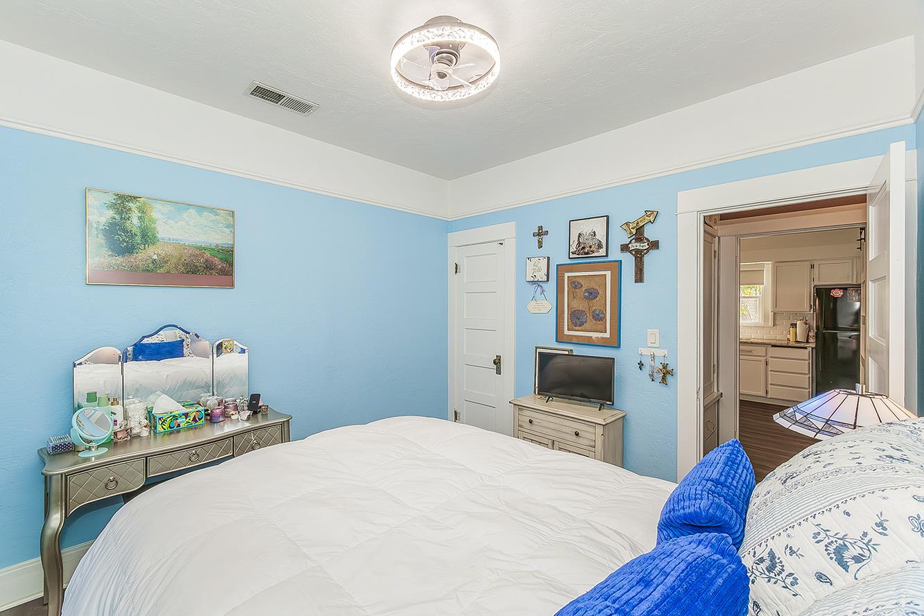 2233 14th Ave, Kingsburg, CA 93631