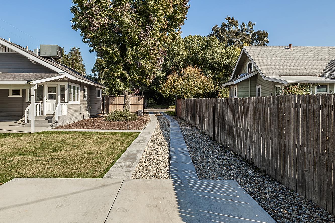 2233 14th Ave, Kingsburg, CA 93631