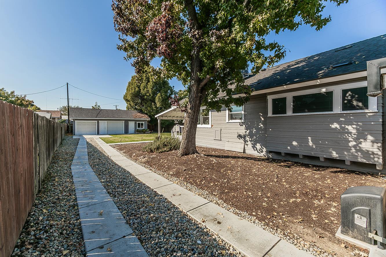 2233 14th Ave, Kingsburg, CA 93631