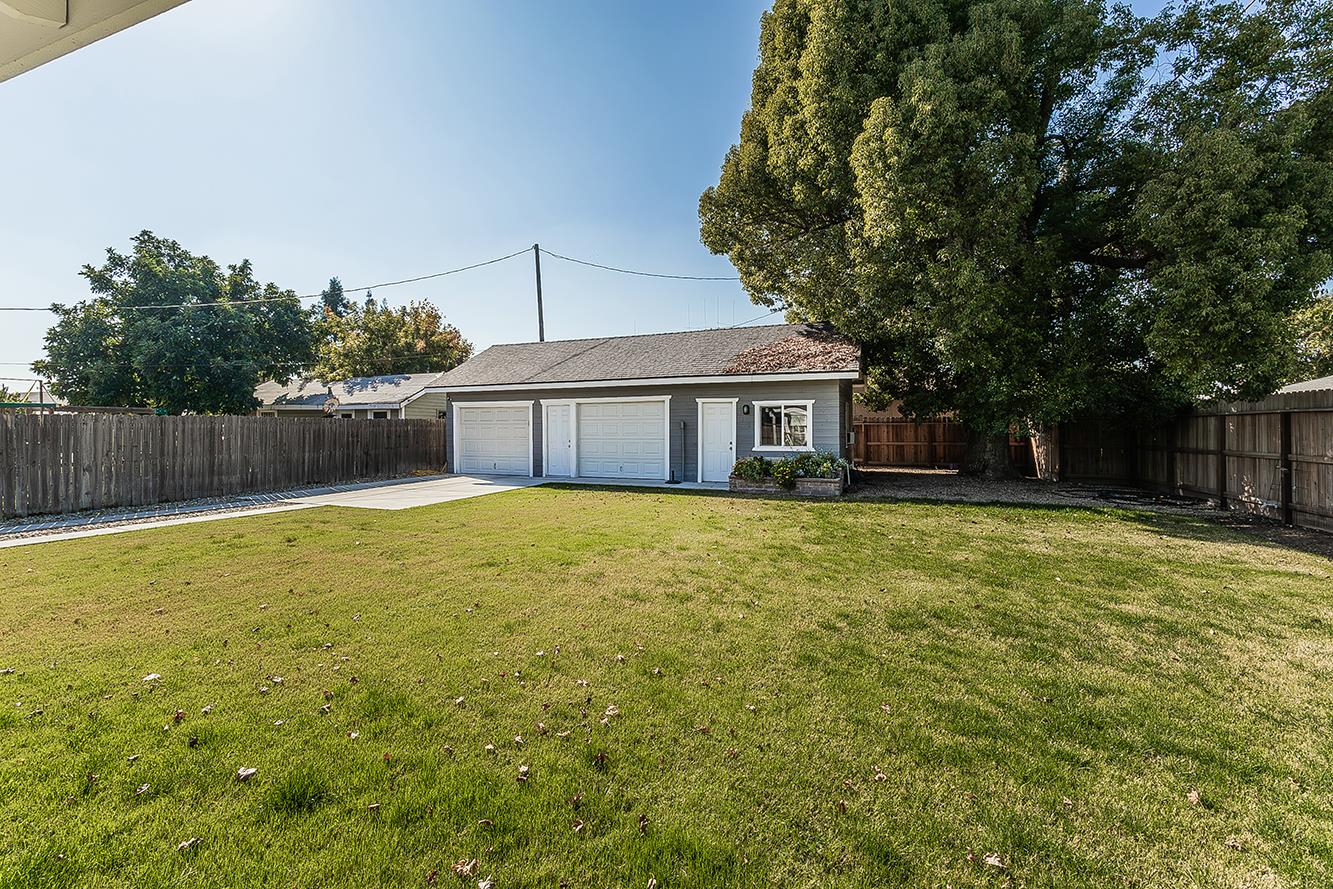 2233 14th Ave, Kingsburg, CA 93631