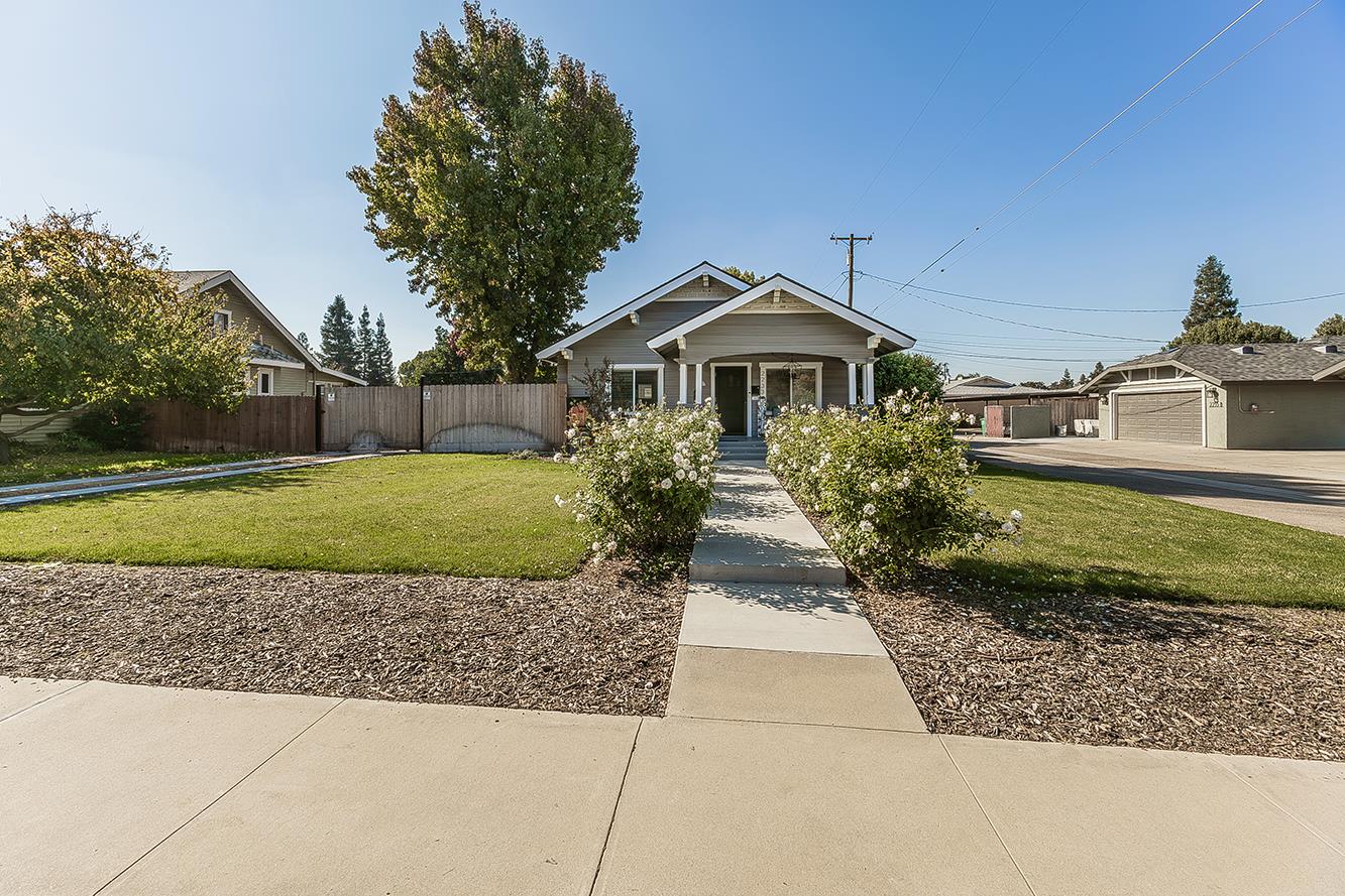 2233 14th Ave, Kingsburg, CA 93631