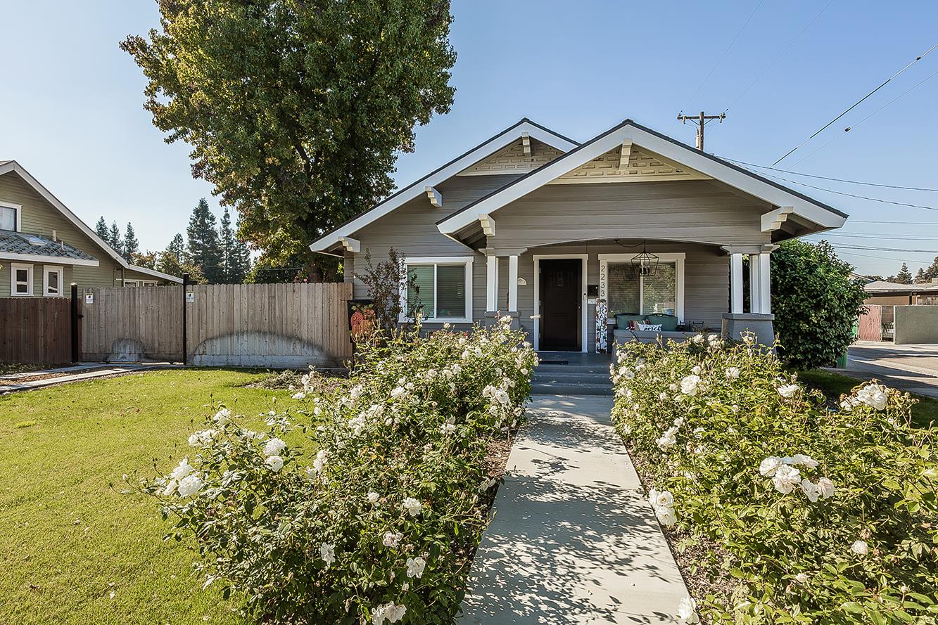 2233 14th Ave, Kingsburg, CA 93631