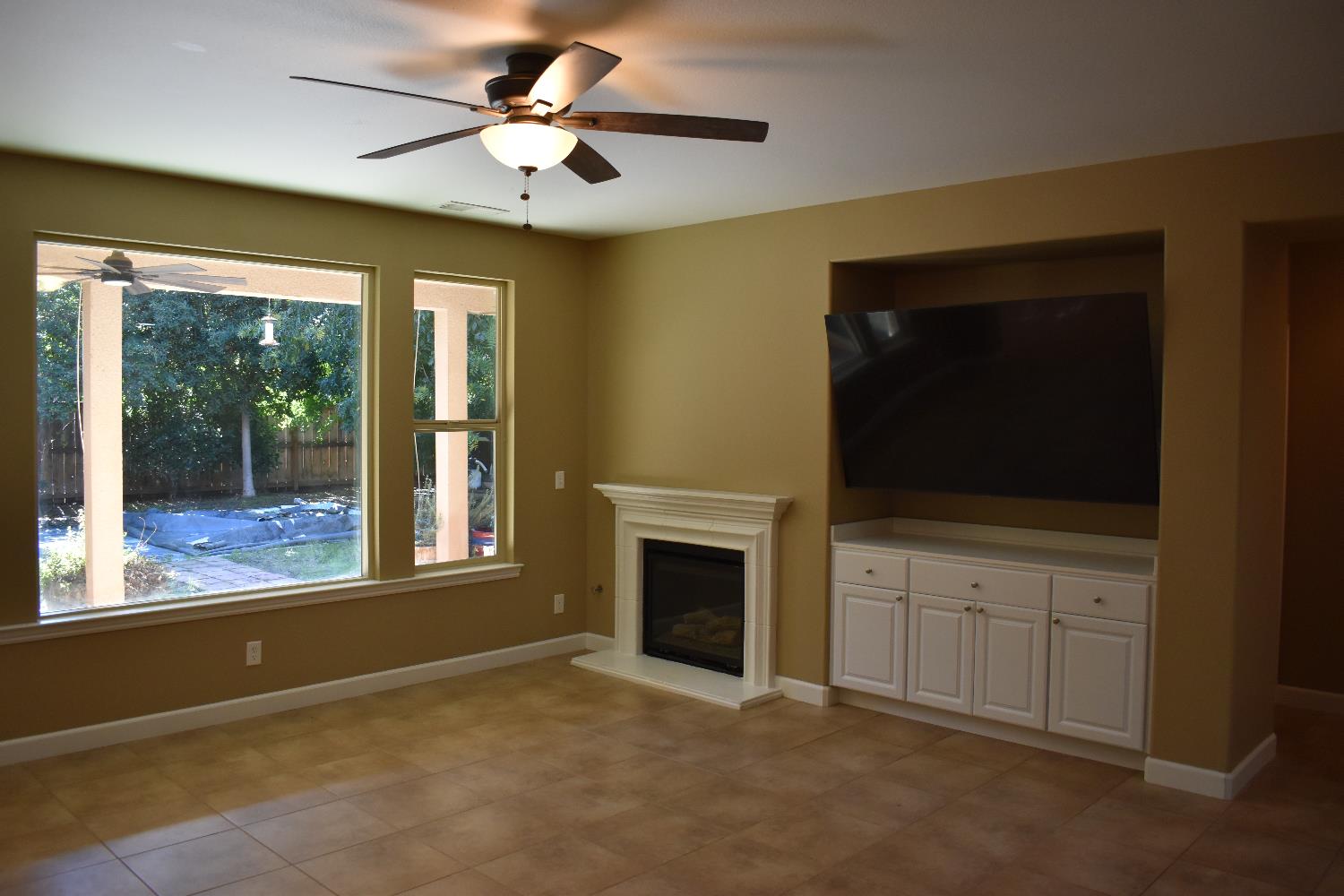 3154 Mitchell Ave, Clovis, CA 93619