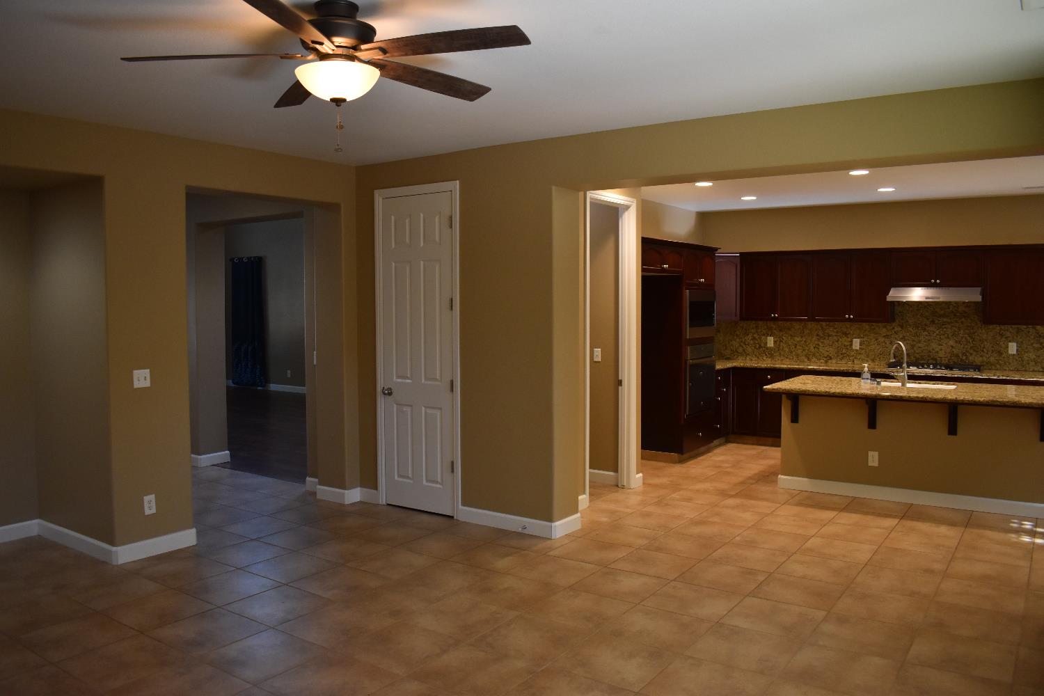 3154 Mitchell Ave, Clovis, CA 93619