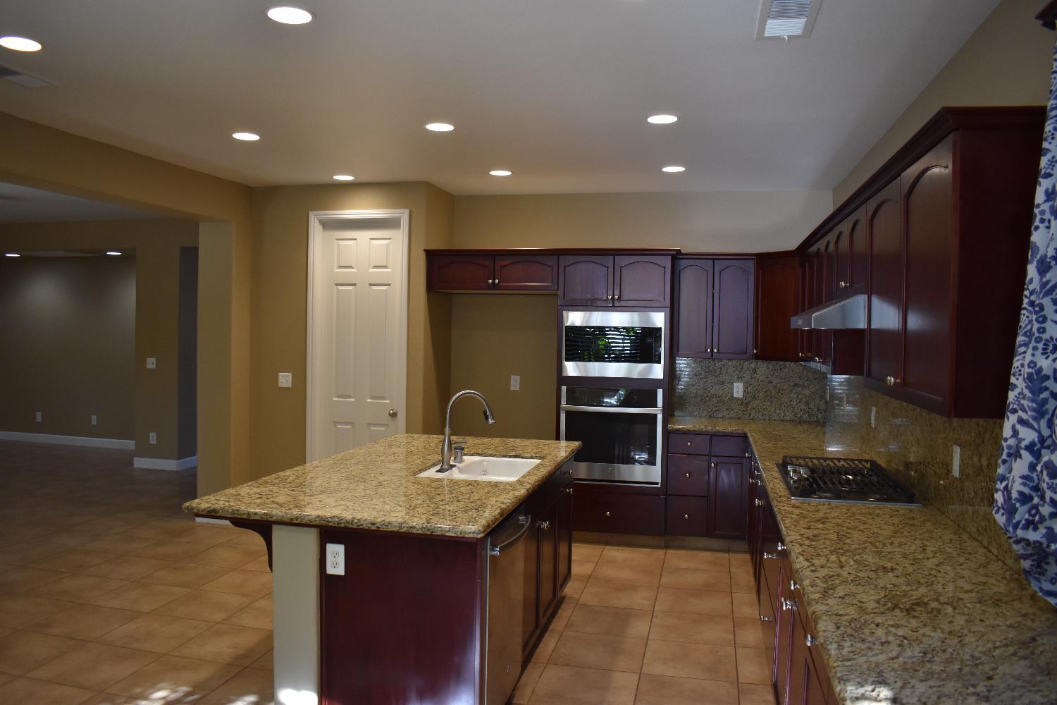 3154 Mitchell Ave, Clovis, CA 93619