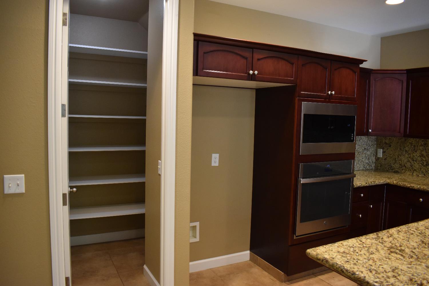 3154 Mitchell Ave, Clovis, CA 93619