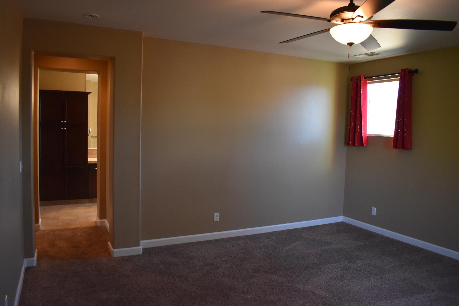 3154 Mitchell Ave, Clovis, CA 93619