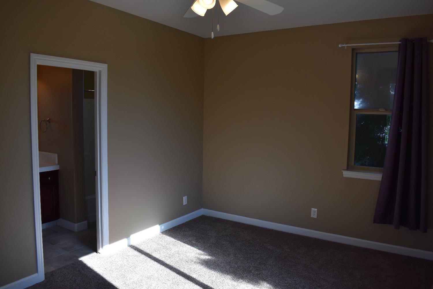 3154 Mitchell Ave, Clovis, CA 93619