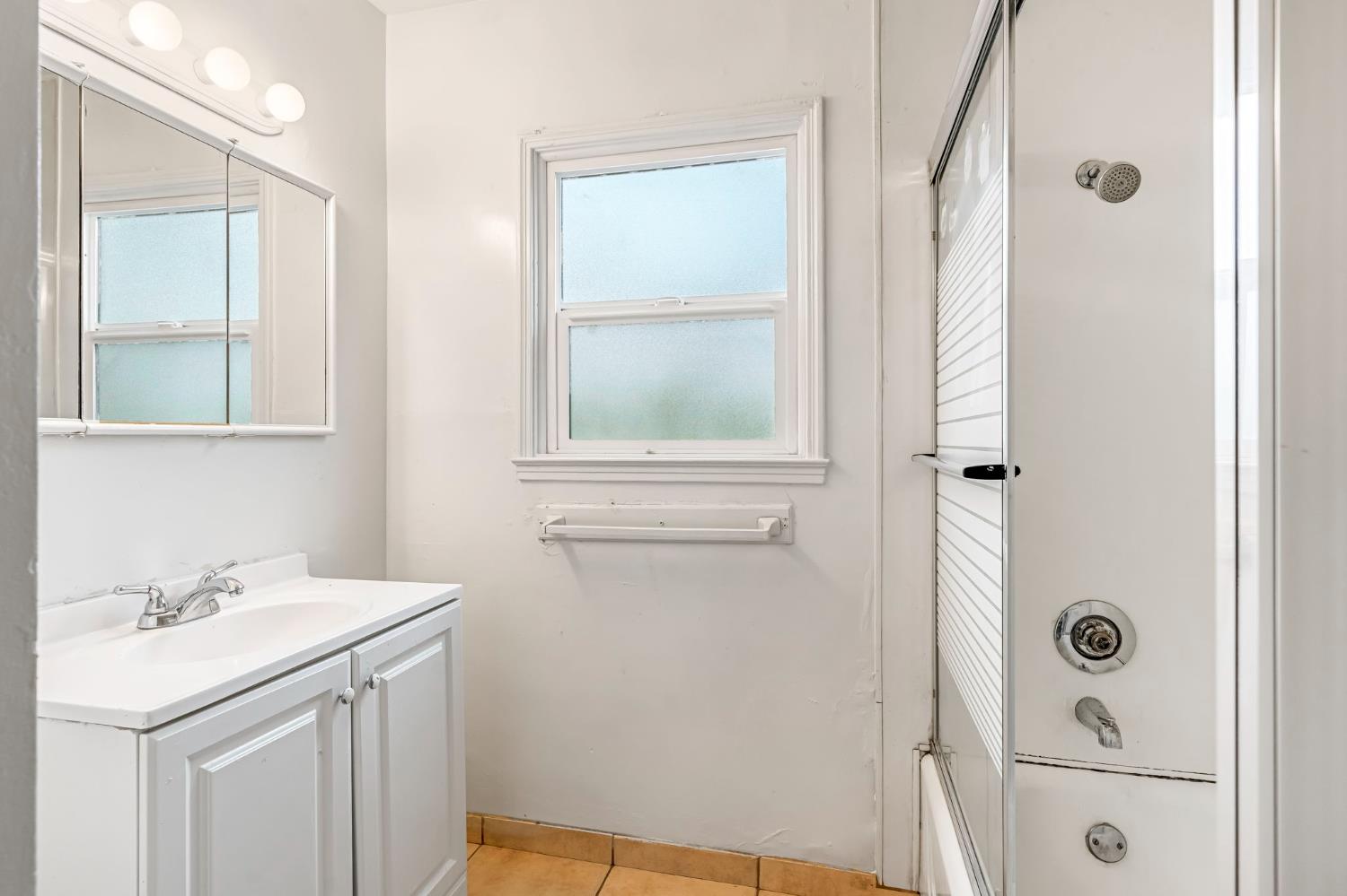 424 E Cambridge, Fresno, CA 93704