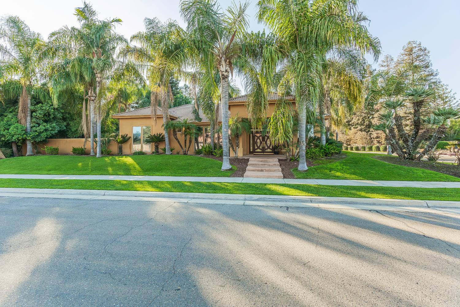 2135 SE Cottonwood Cir, Visalia, CA 93277