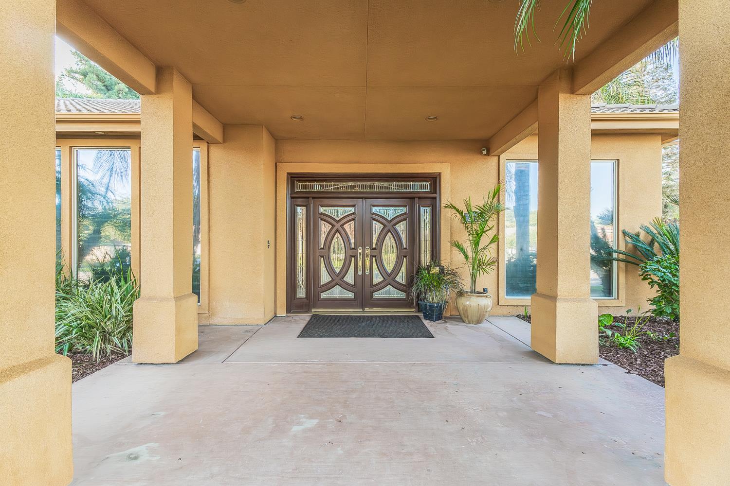 2135 SE Cottonwood Cir, Visalia, CA 93277