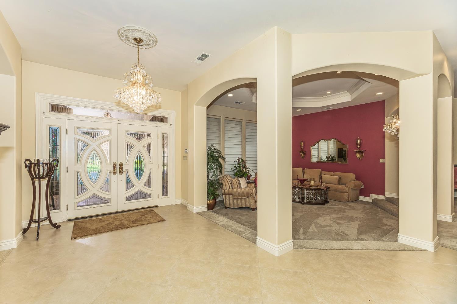 2135 SE Cottonwood Cir, Visalia, CA 93277