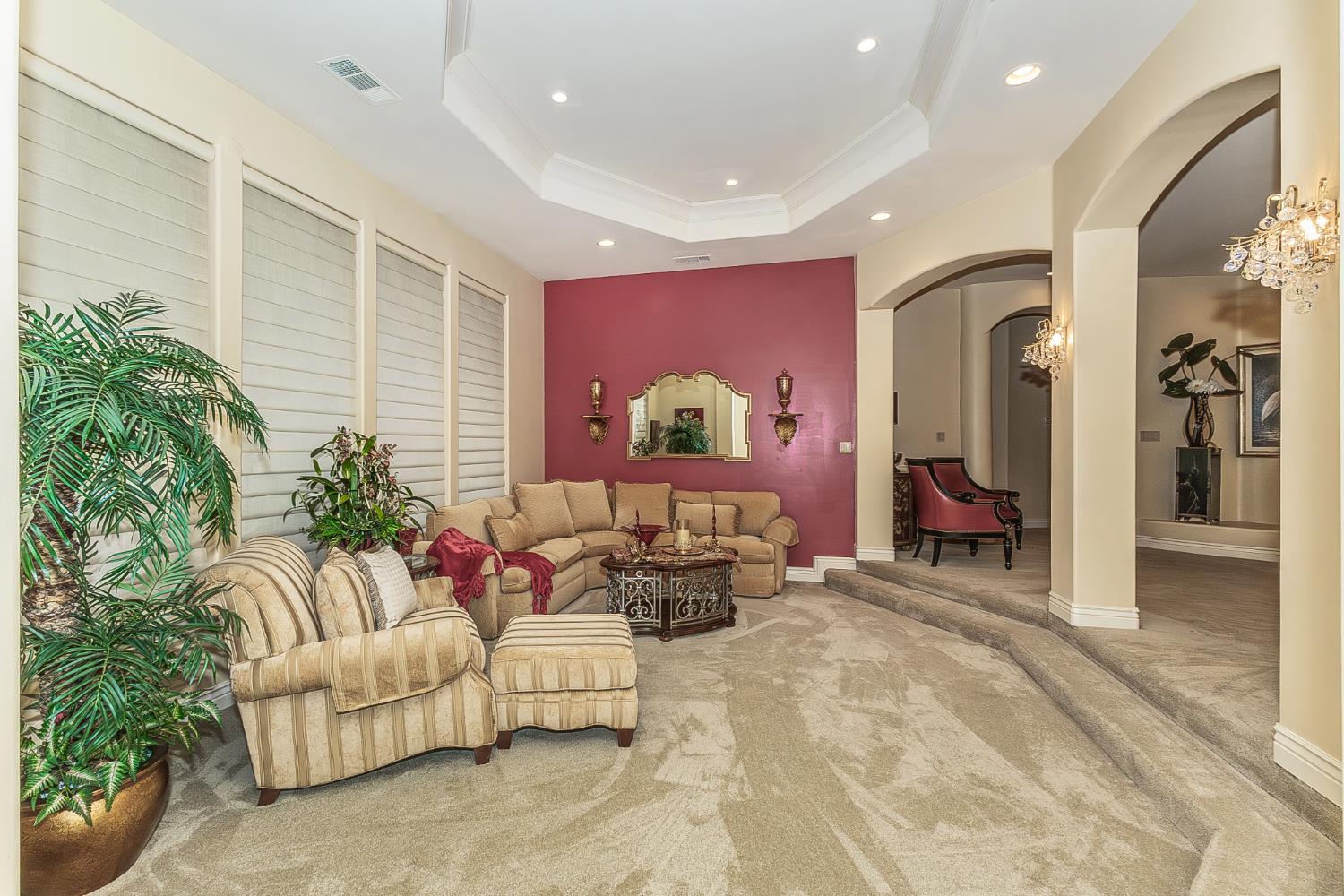 2135 SE Cottonwood Cir, Visalia, CA 93277