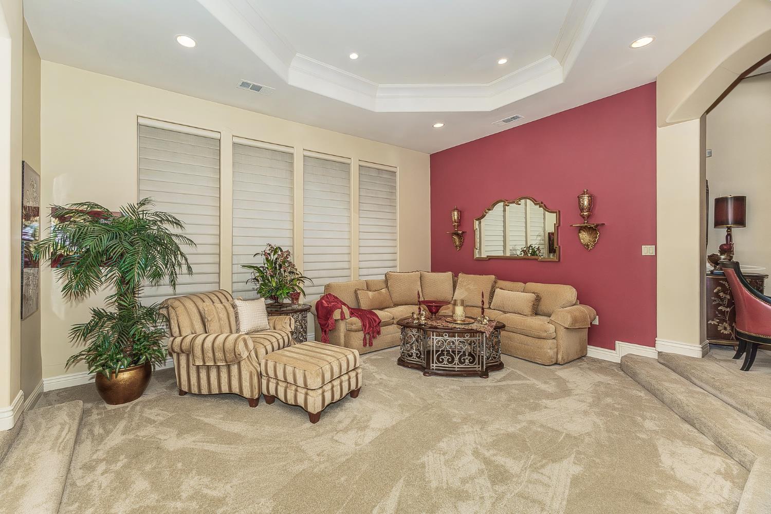 2135 SE Cottonwood Cir, Visalia, CA 93277