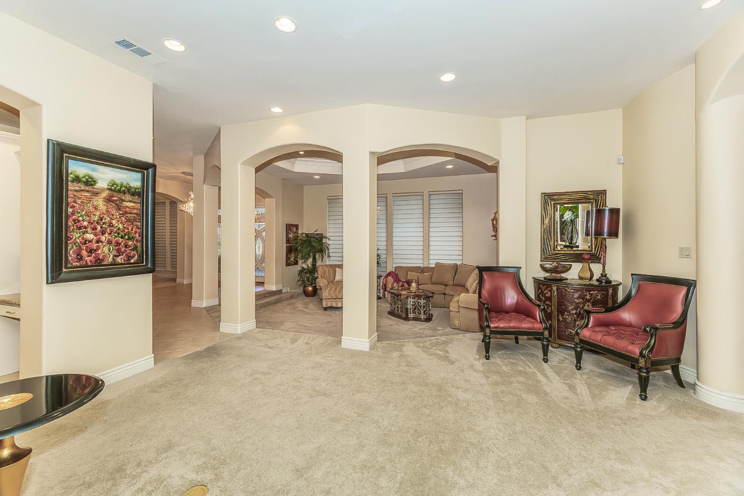 2135 SE Cottonwood Cir, Visalia, CA 93277