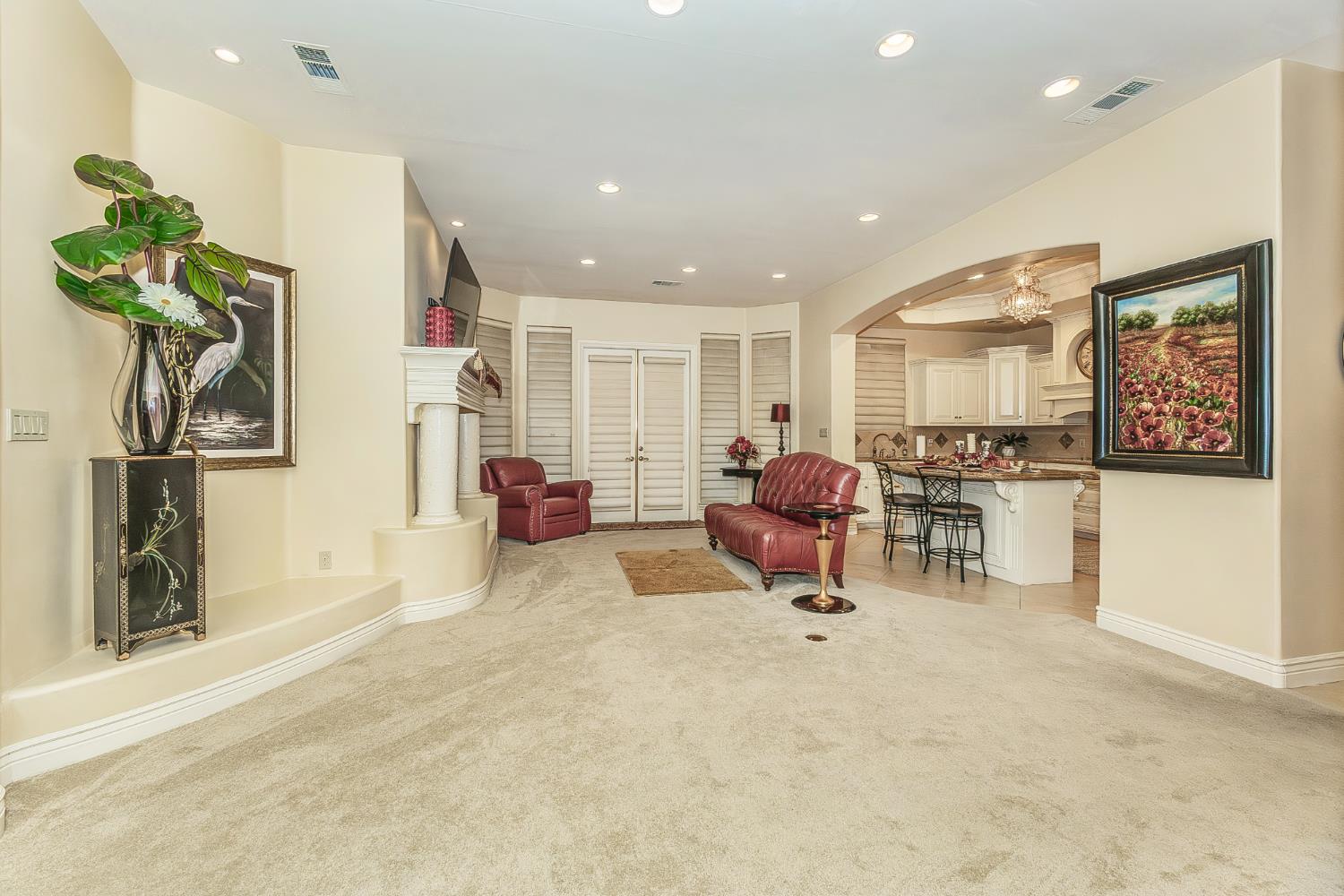 2135 SE Cottonwood Cir, Visalia, CA 93277