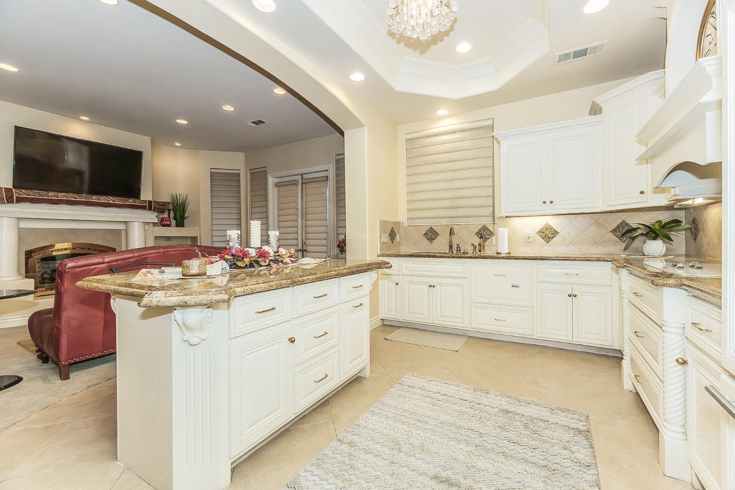 2135 SE Cottonwood Cir, Visalia, CA 93277