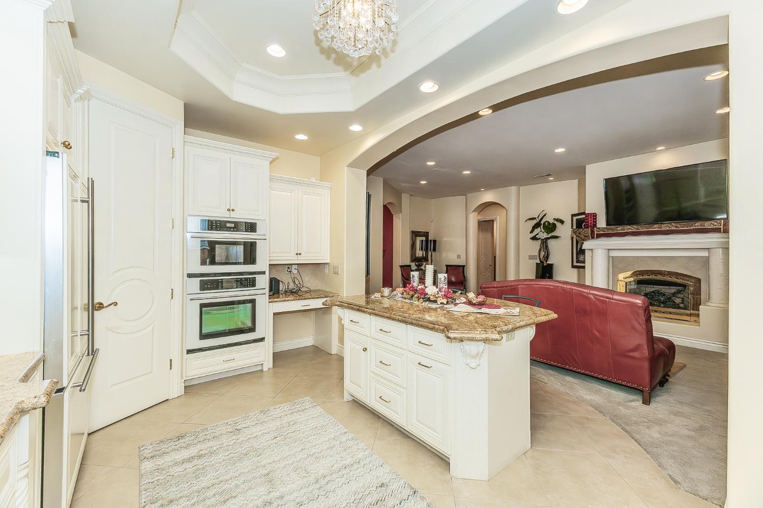 2135 SE Cottonwood Cir, Visalia, CA 93277