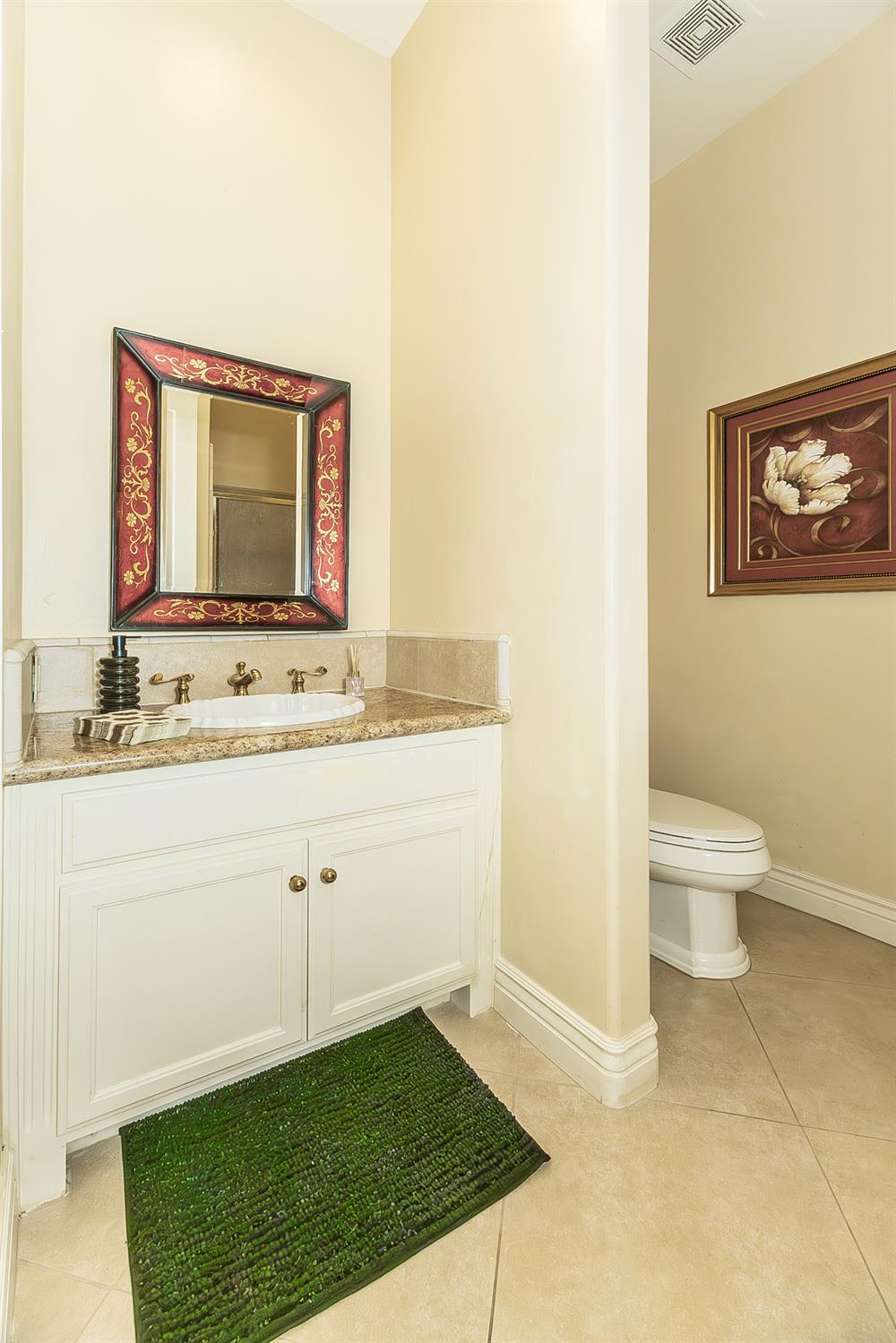 2135 SE Cottonwood Cir, Visalia, CA 93277